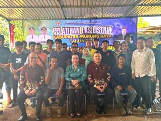 Pemberdayaan Masyarakat: Ketua TP-PKK Mura Motivasi Peserta Pelatihan di Puruk Cahu