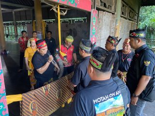 Ketua Umum Pasukan Perajah Motanoi Indonesia Kukuhkan Kepengurusan Kota Palangka Raya